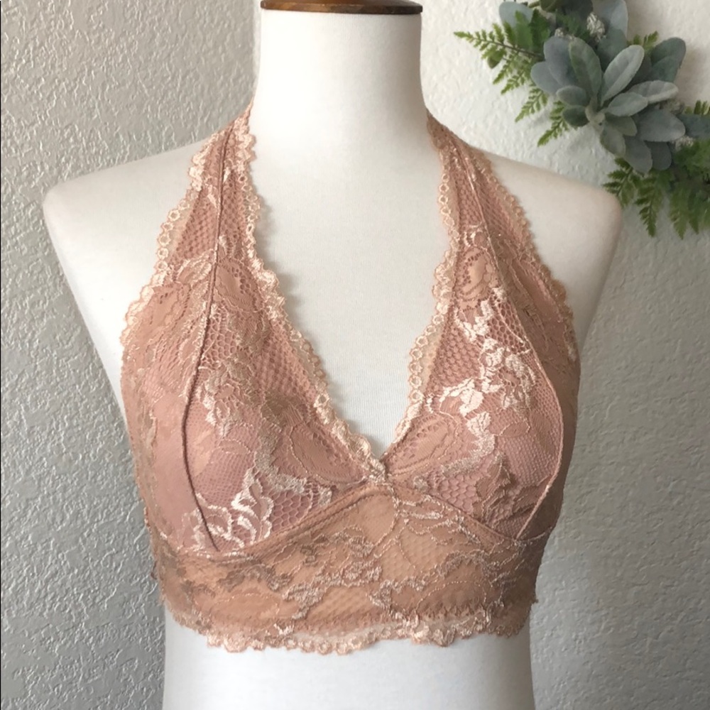 Day Trip • Buckle, V-Neck Lace Halter Braletter